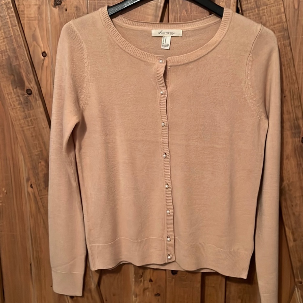 Forever 21 pale pink cardigan with delicate Pearl buttons